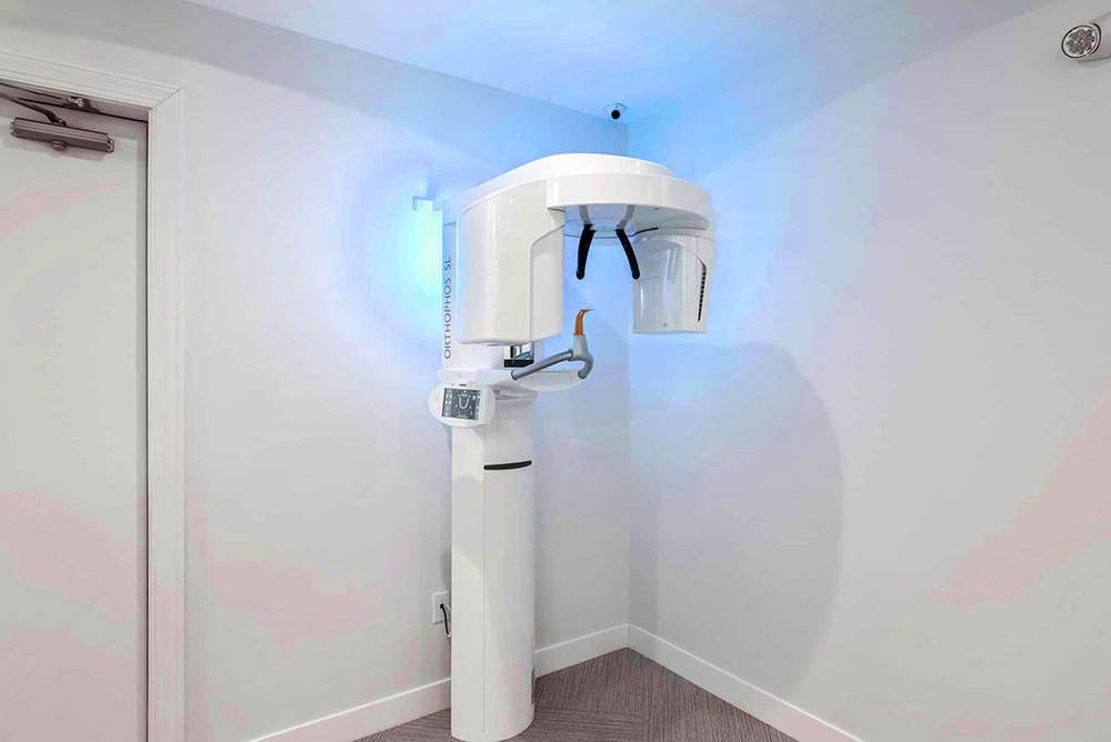 3D cone beam CT scanner in a softly lit imaging room